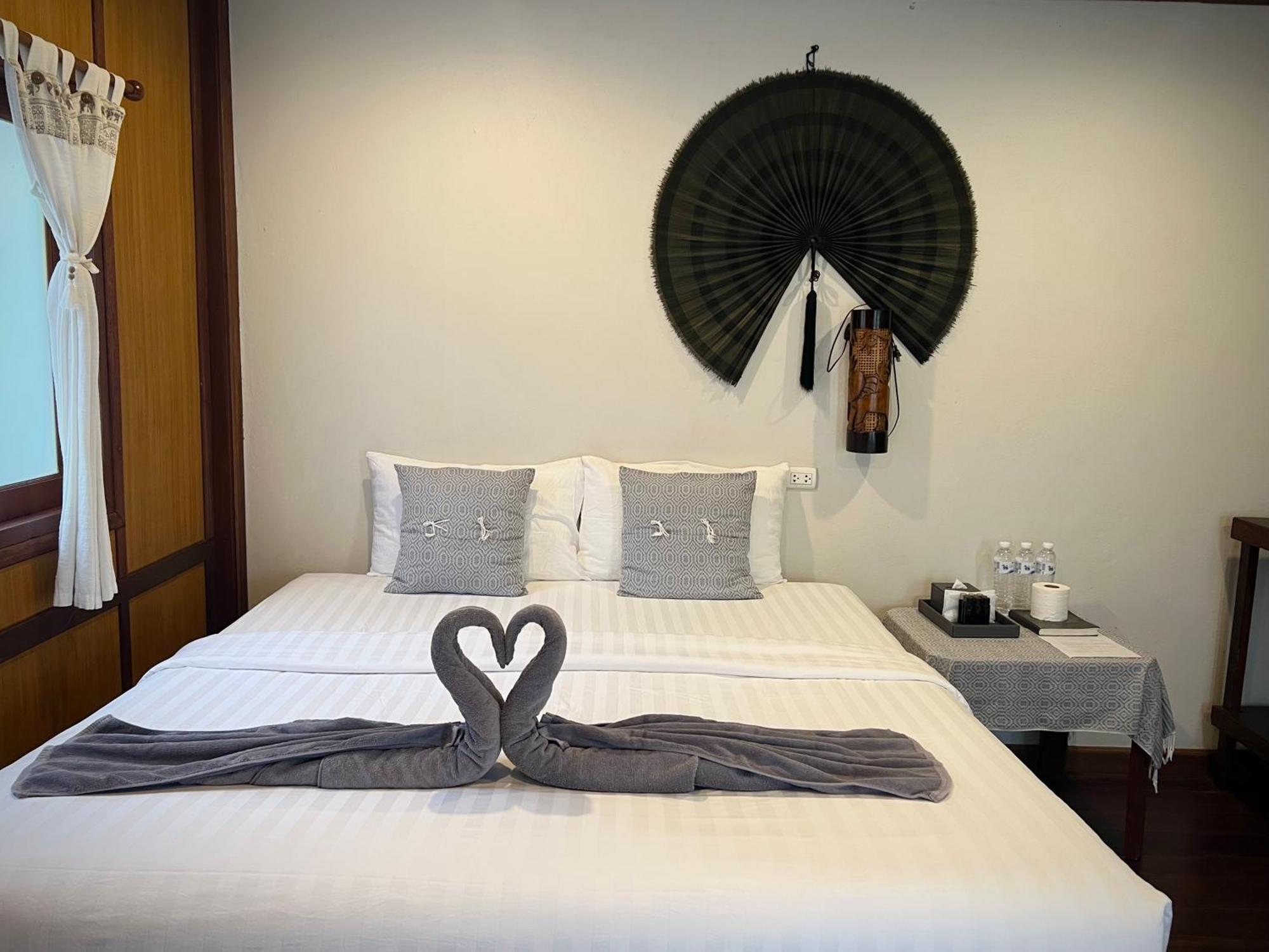 V-View Beach Resort Baan Tai Bagian luar foto